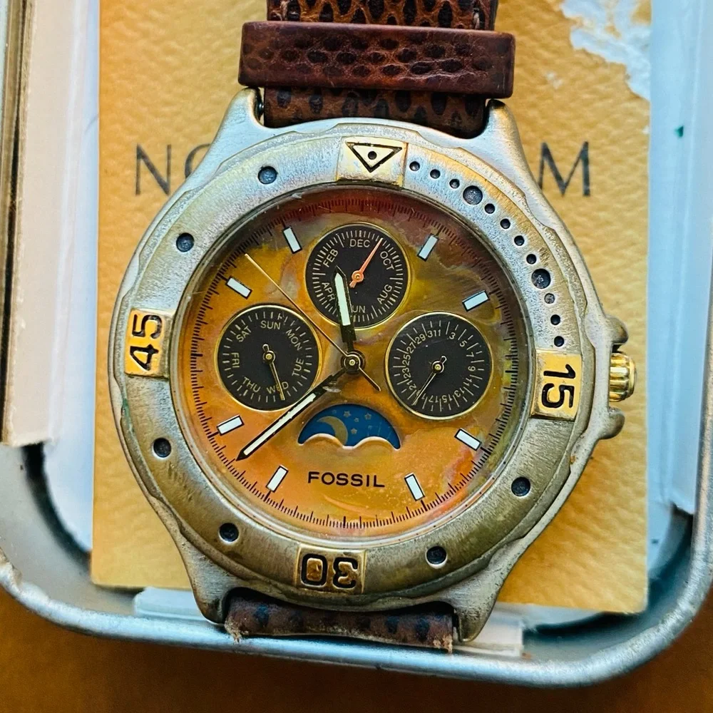 1995 RARE FOSSIL CHRONOGRAPH MOON PHASE WATCH BQ-8709